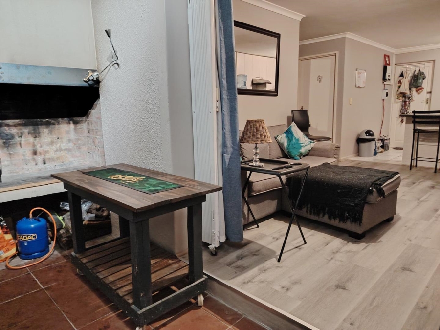 To Let 2 Bedroom Property for Rent in Goodwood Estate Western Cape
